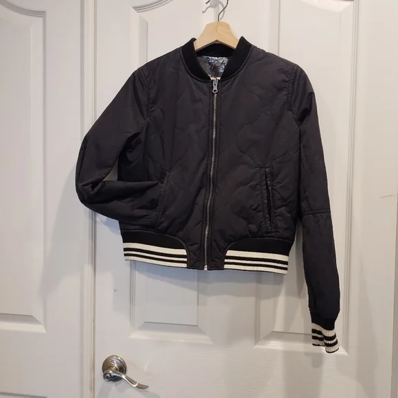 American Eagle Outfitter Reversible Satin Feel Bomber Jacket size Medium - Picture 3 of 8
